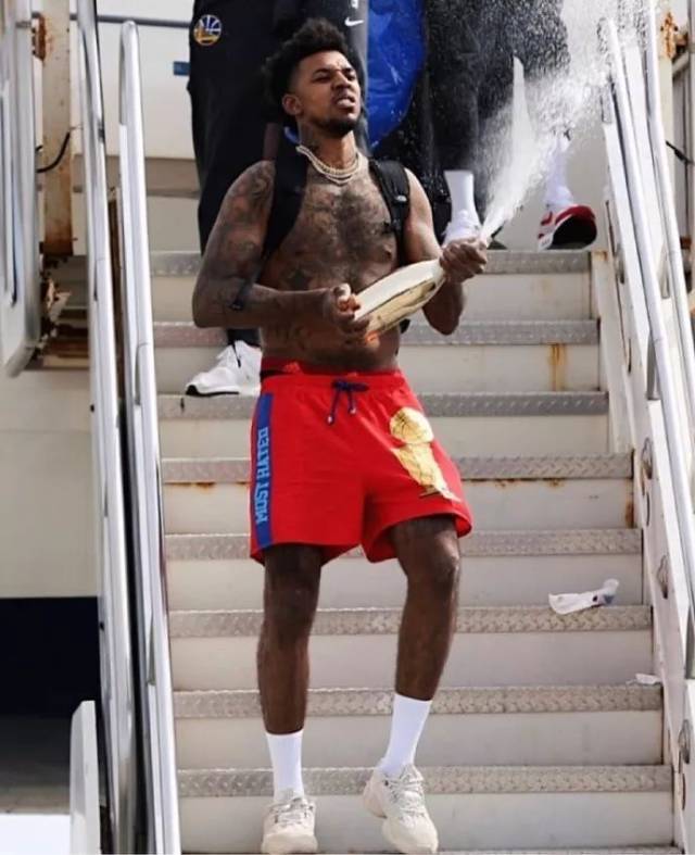 意媒：拉比奥有望在米兰德比中首发，圣地亚哥进入替补席（意媒：拉比奥或将米兰德比首发，圣地亚哥预计列替补）