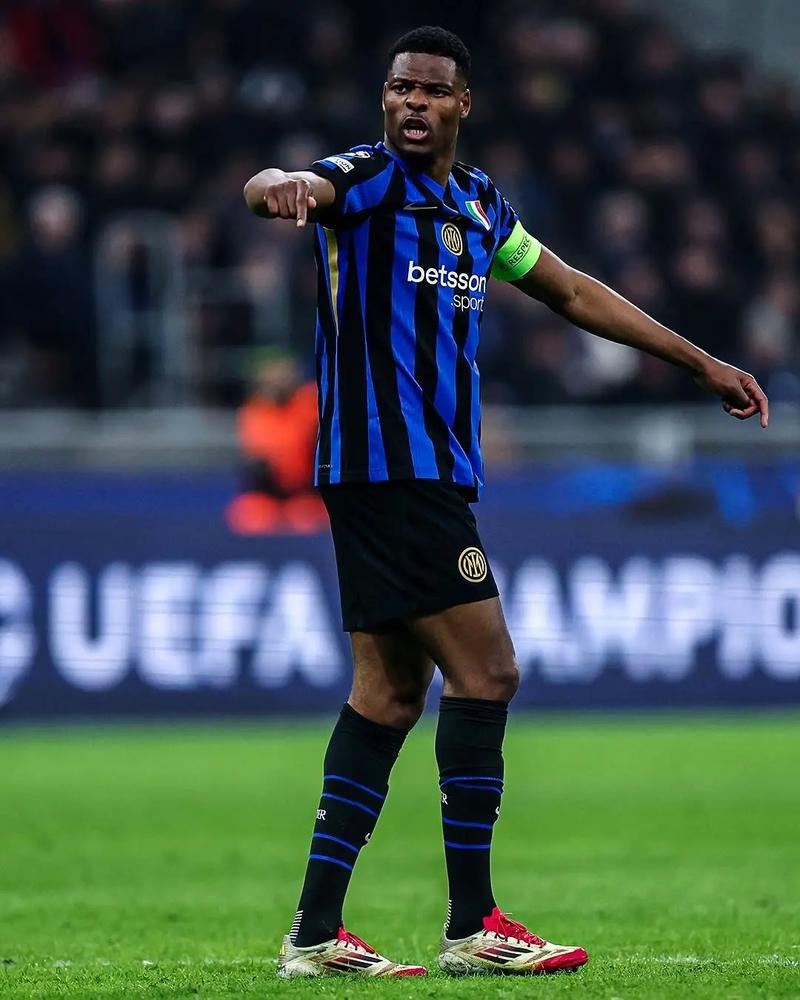 德甲前瞻：拜仁终结连胜后盼回正轨，弗赖堡近13战仅输1场（德甲前瞻：拜仁连胜止步力求反弹，弗赖堡近13战仅负一场）