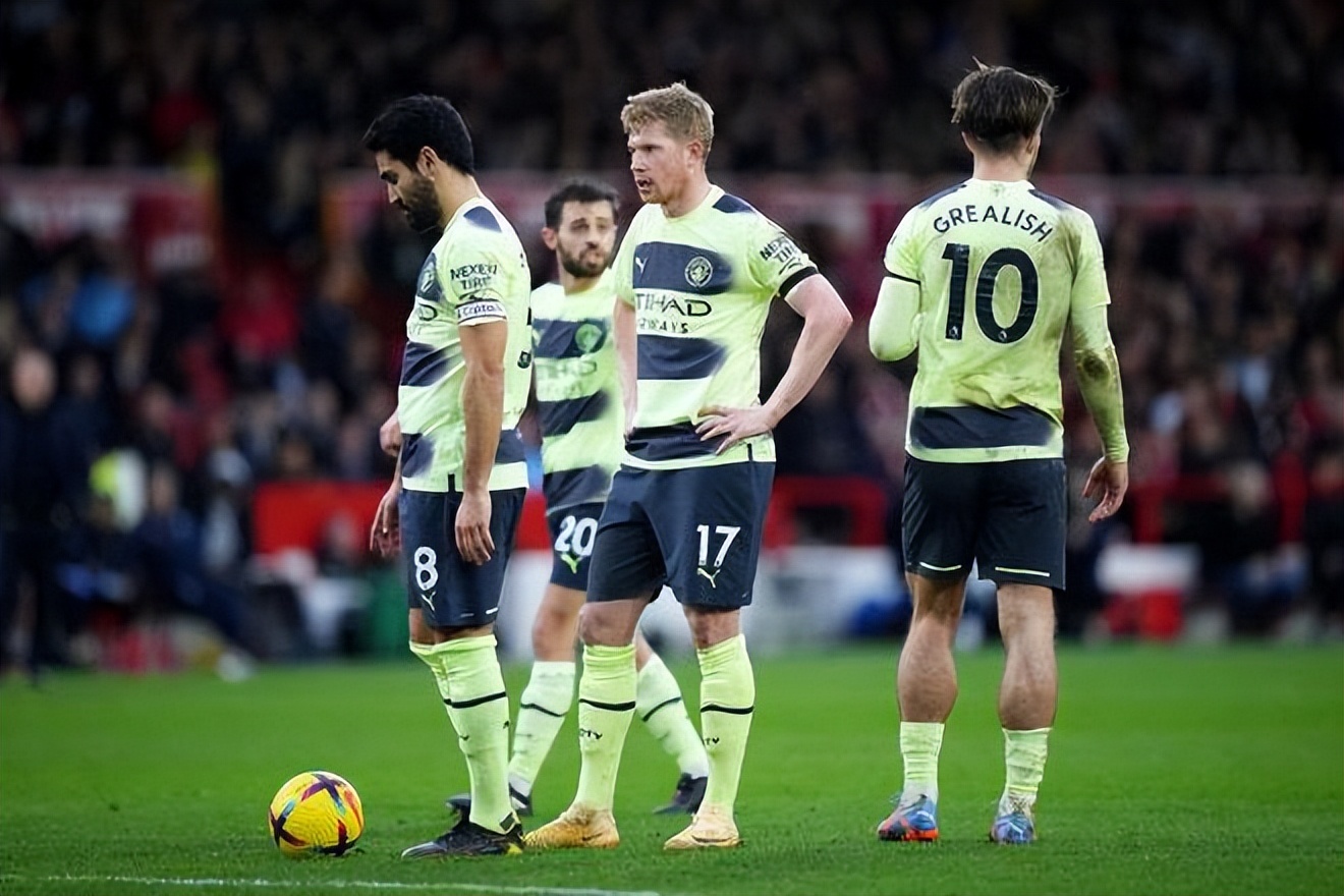 扎戈：托蒂睡觉打呼噜还说梦话；吐西蒙尼口水是因他故意挑衅（扎戈：托蒂睡觉会打鼾也会说梦话；向西蒙尼吐口水因其刻意挑衅）