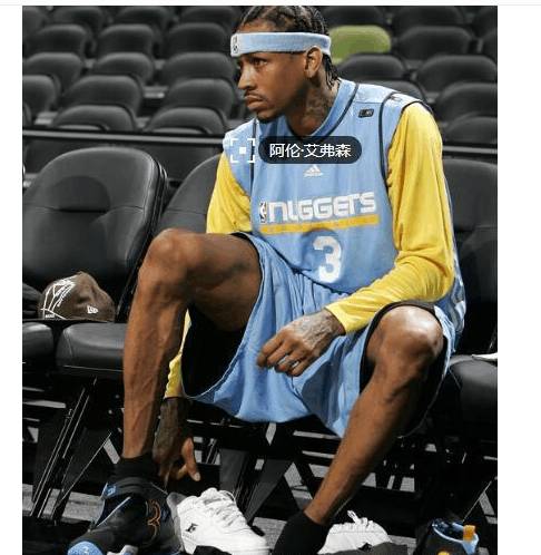 半场：科莫1-0萨索洛，杜维卡斯破门，尼科-帕斯倒钩射门被扑（半场战报：科莫1-0领先萨索洛，杜维卡斯建功，尼科-帕斯倒钩被扑出）