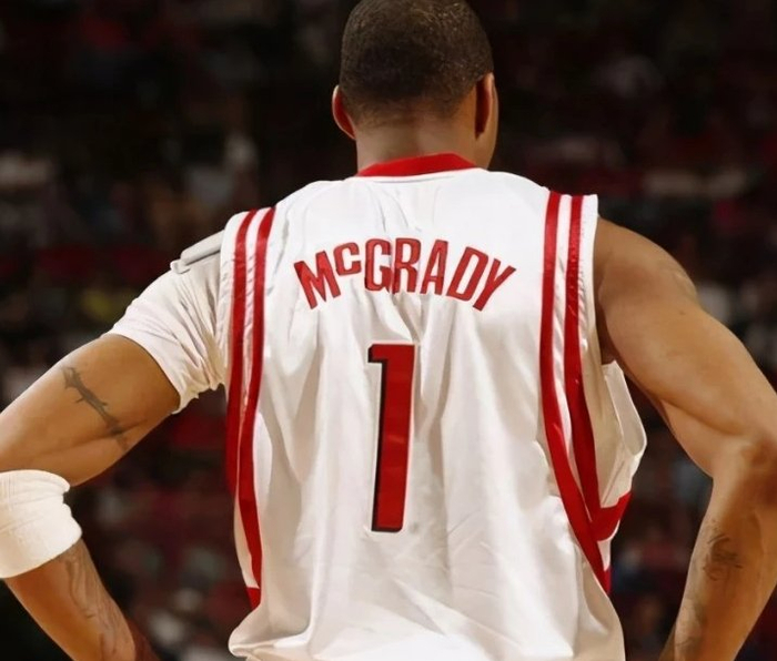 贡献两双表现！埃迪关键时刻盖帽＆进攻篮板帮助灰熊拿下比赛（埃迪砍下两双，关键大帽+前场篮板助灰熊取胜）