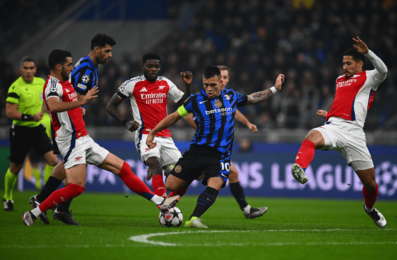 津媒：巴顿和阿代米因有伤在身没参加津门虎vs国安的热身赛（津媒称巴顿、阿代米因伤缺席津门虎与国安热身赛）