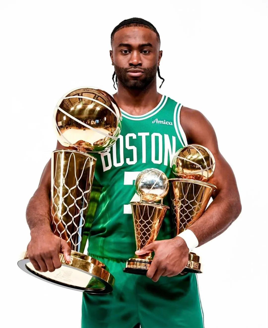 官方：洛杉矶FC与38岁门将洛里续约至2026年，含1年续约选项（官宣：洛杉矶FC与38岁门将洛里续约至2026年，合同附带1年延长选项）