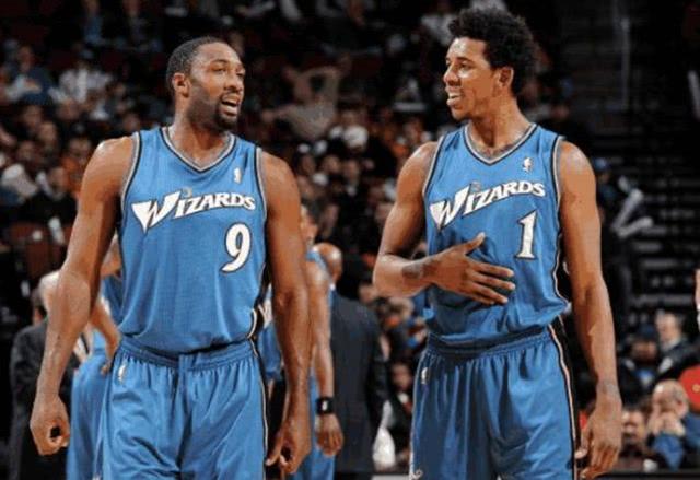 意媒：斯帕莱蒂想买中场，目标弗拉泰西、泽林斯基或法乔利（意媒：斯帕莱蒂寻求中场补强，瞄准弗拉泰西、泽林斯基与法乔利）