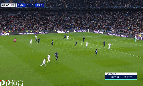 半场：科莫1-0萨索洛，杜维卡斯破门，尼科-帕斯倒钩射门被扑